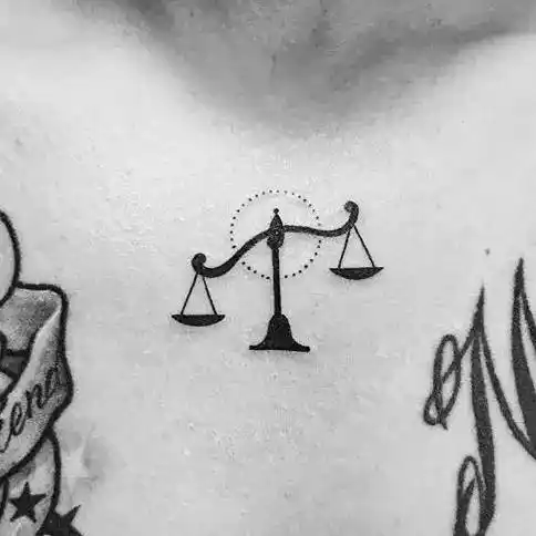 纹身天秤座图案