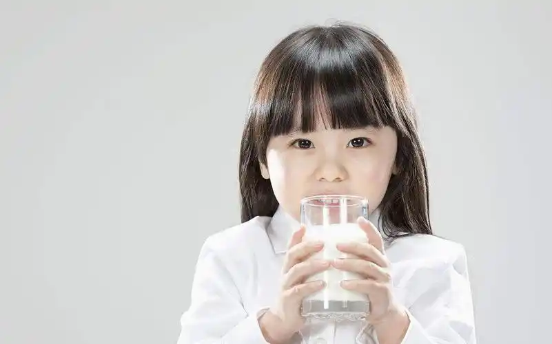 4岁以上的宝宝,喝牛奶注意这3个讲究 - 天猫精选