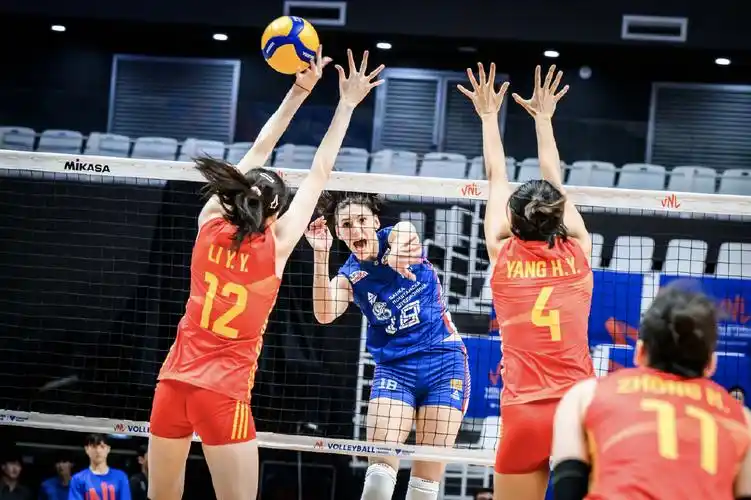 世界女排联赛韩国水原站中国队1比3负于塞尔维亚队