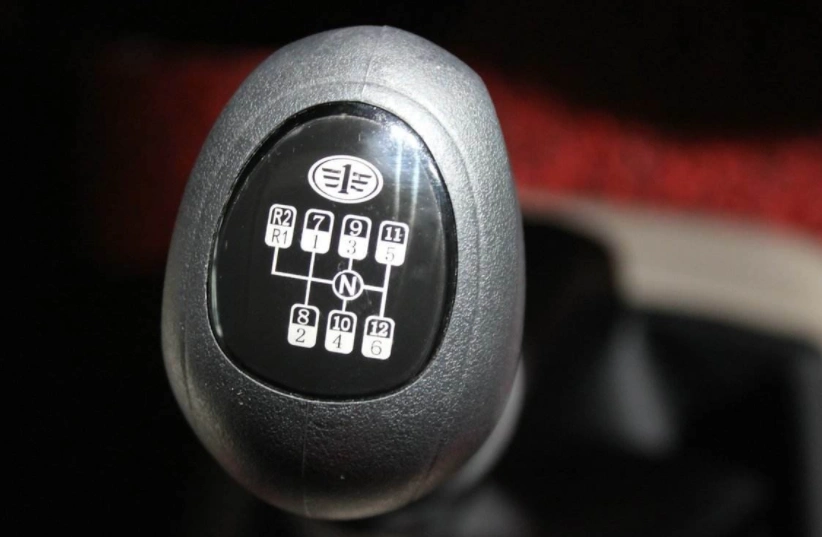 10档位的货车操作方法