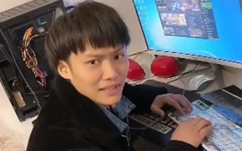 疯狂小杨哥:"网瘾少年"惨遭哥哥整蛊,各类爆笑奇招轮番上演