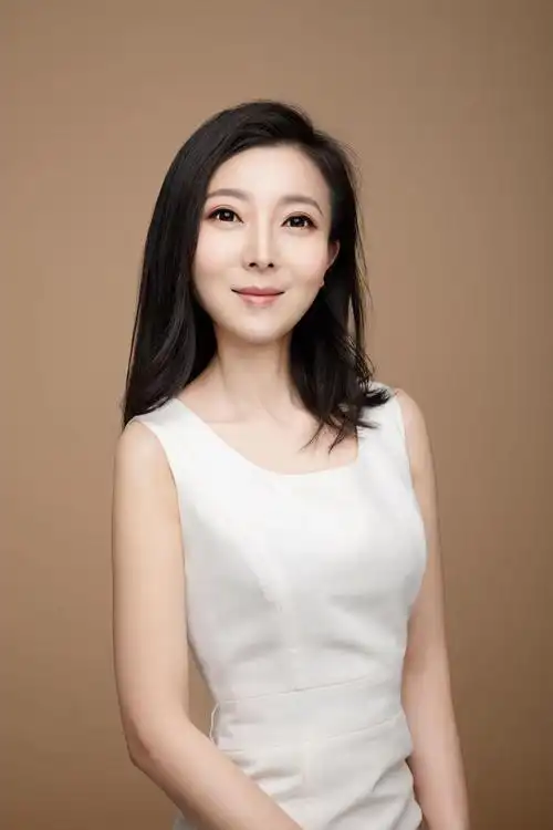 刘雯,女, span class="ref" data-ctrid="tz9vdf3jo12x">毕业于 /span