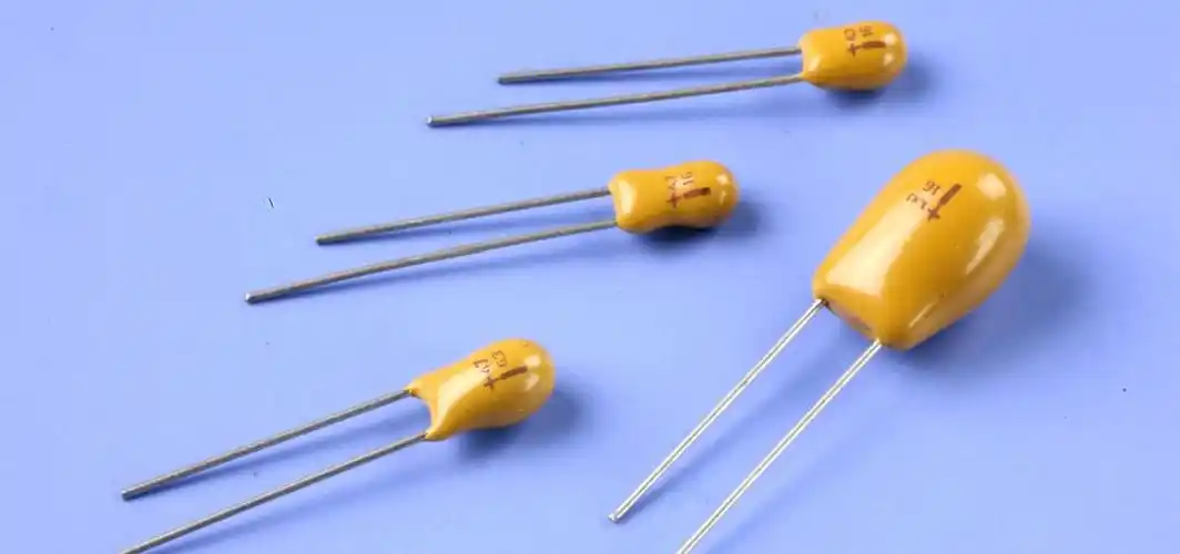ca42型插脚固体电解质钽电容器