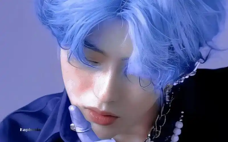 【蔡徐坤】蓝发  微信状态8.