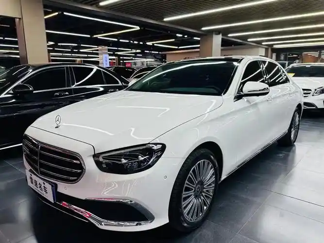 奔驰e级二手中大型轿车今天,我们为您带来一款2023款奔驰e 300 l豪华