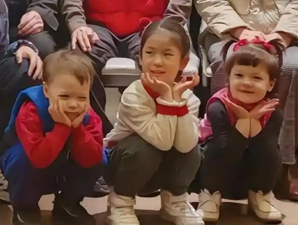 撒贝宁龙凤胎照片曝光混血长相一点都不随爹李白基因真强大