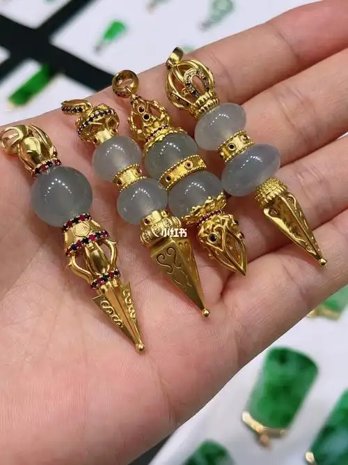 翡翠18k金镶嵌降魔杵