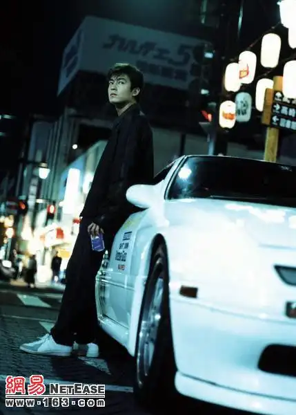 中里毅(余文乐饰)nissan skyline r32 gt-r