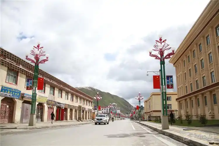 石渠县城焕新颜