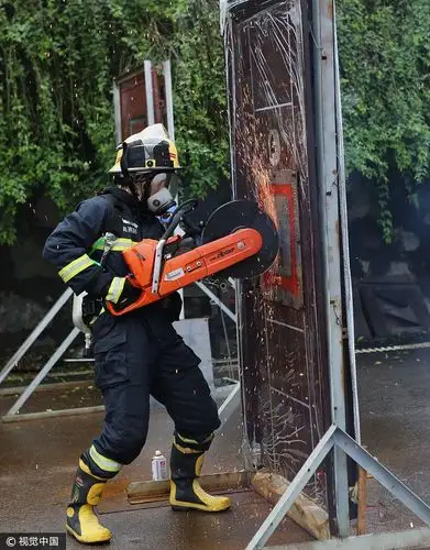 湖北宜昌消防官兵开展灭火技能操法演练 锤炼精兵