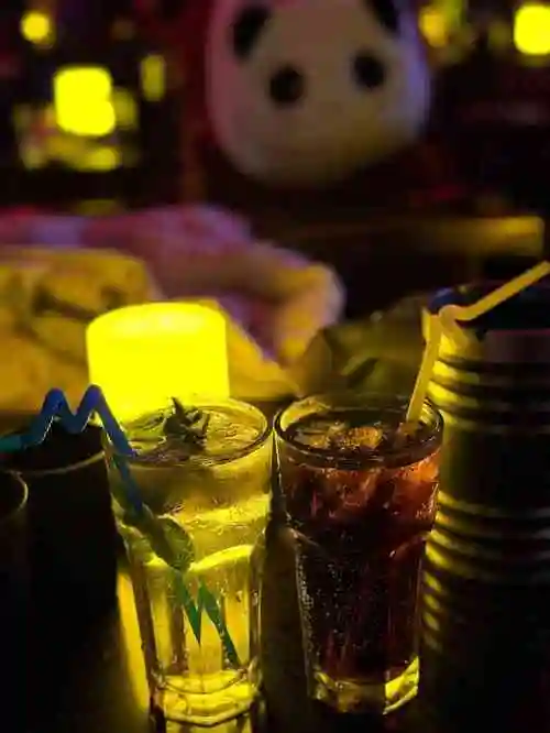 808 livehouse-"一直都想去酒吧玩,一个不好意思去,约了几.