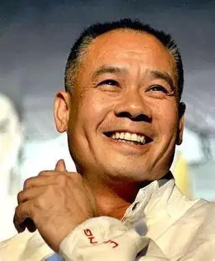 中国李宁燃爆巴黎时装周!李宁这些年究竟经历了什么?__财经头条