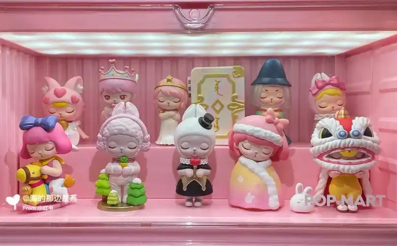 也非常不理解她床底下一箱子的"盲盒",直到我看到这只小兔子bunny