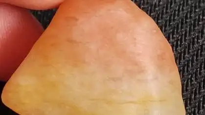 戈壁地表籽料金丝玉,漂亮的萝卜丝纹,黄粉俏色.