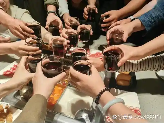 我辞职了,临走之际说请大家吃个饭,我们办公室13个人全去了