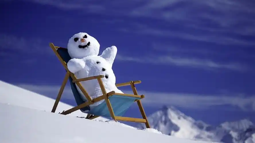 可爱的小雪人图片高清宽屏桌面壁纸