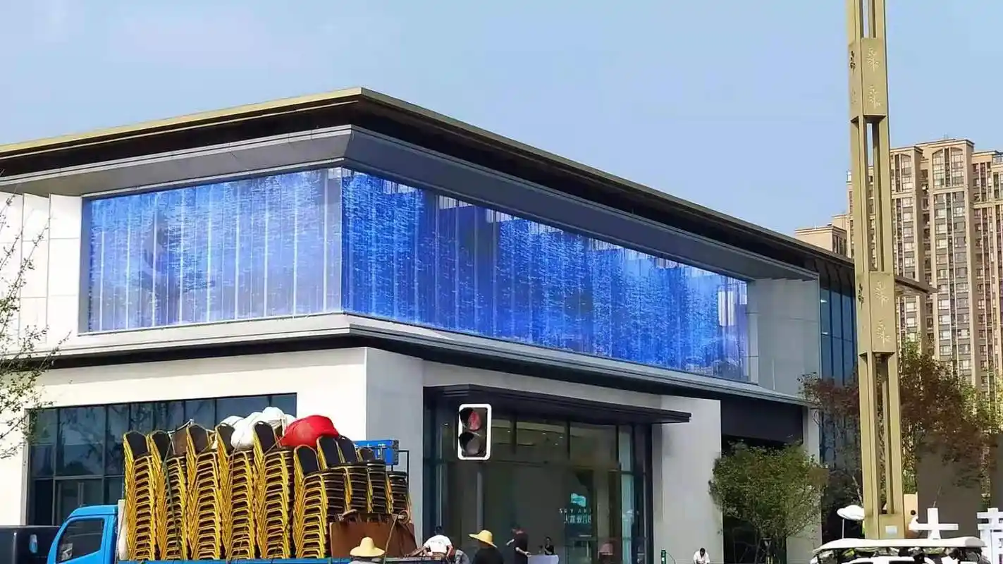 led透明屏玻璃幕墙中的应用
