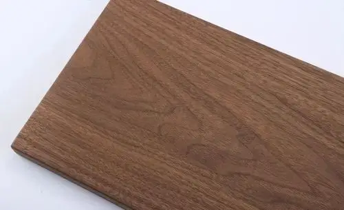 国产的胡桃木,颜色较浅.