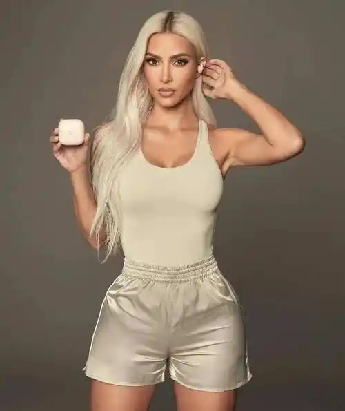 分手后的金卡戴珊更美了!