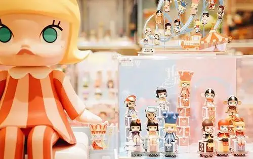 给你看molly的生产线,泡泡玛特开了一家"小博物馆"