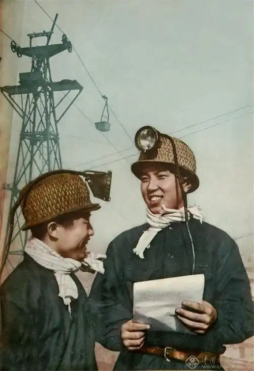 1950年代的《东北画报》,没有明星美女,都登载什么?