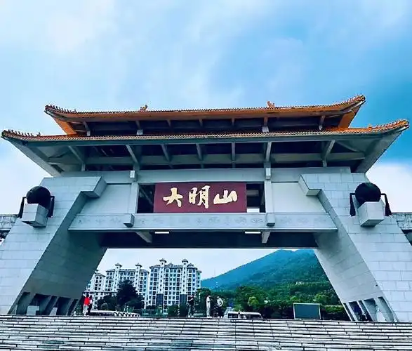 南宁·大明山大明山,亦名大鸣山,它雄踞于广西中部,跨越武鸣区与上林