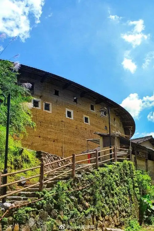 这是距今600多年的福建土楼群,初溪土楼.