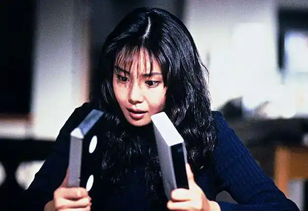 《山村老尸》的楚人美,给一个爱的抱抱,就能平安无事.