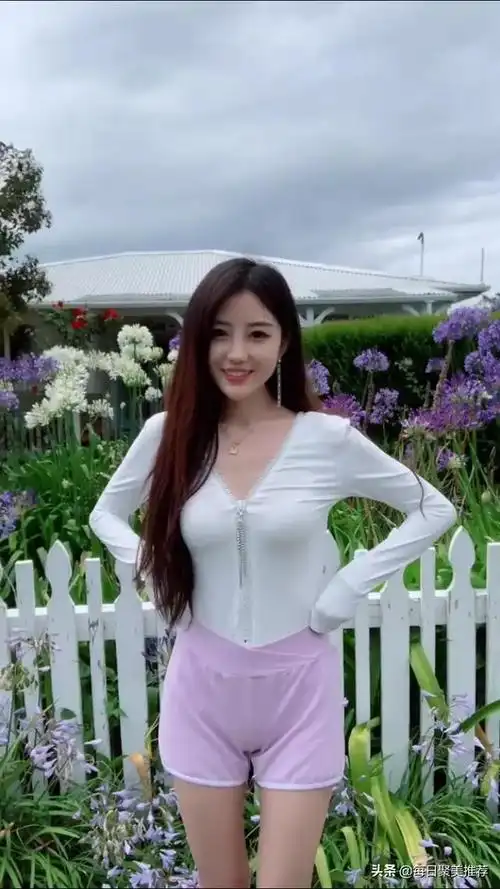 抖音美女红人,amazing甜甜,长得美,身材好,依靠高颜值走红