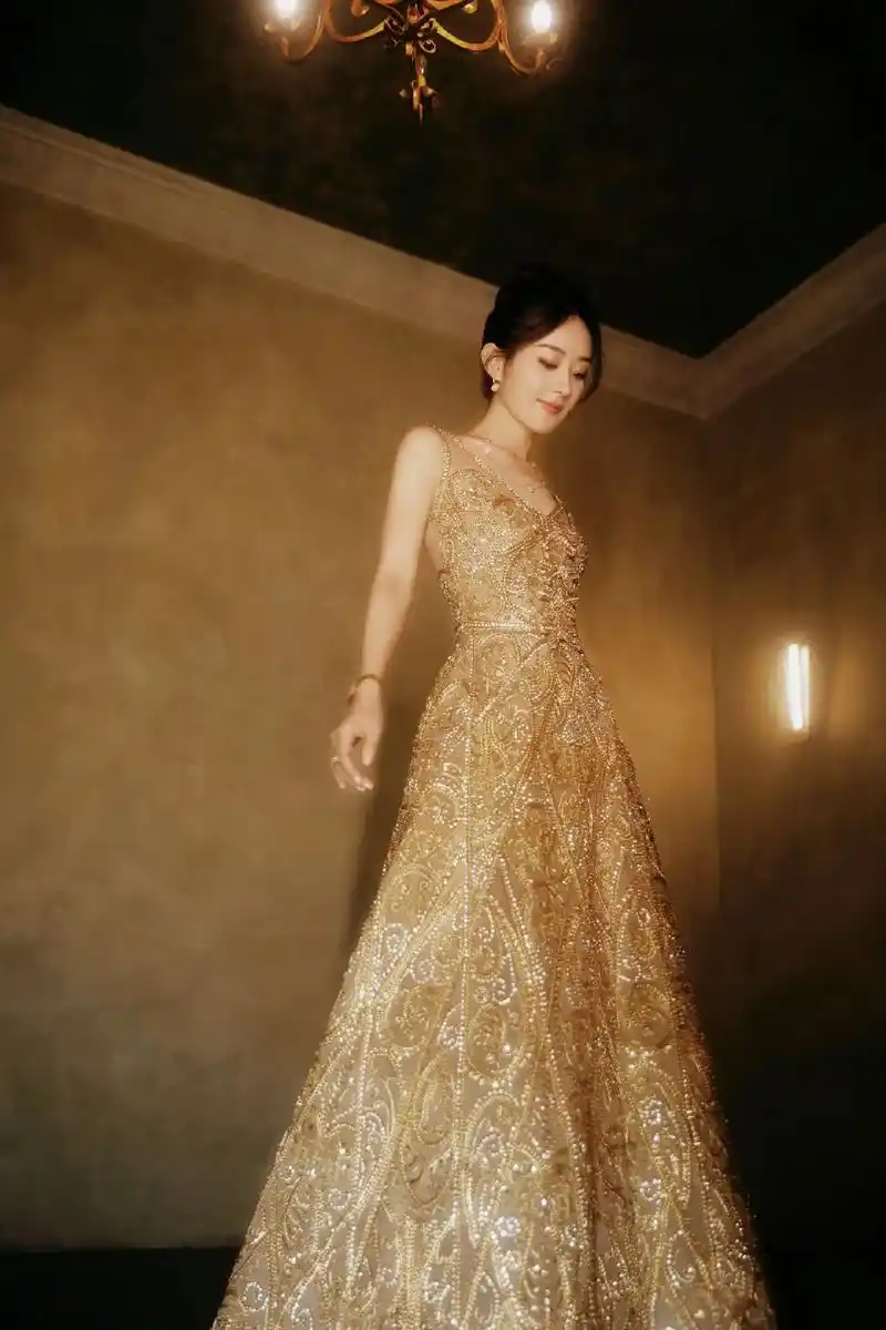 赵丽颖黑色礼服造型 - 抖音