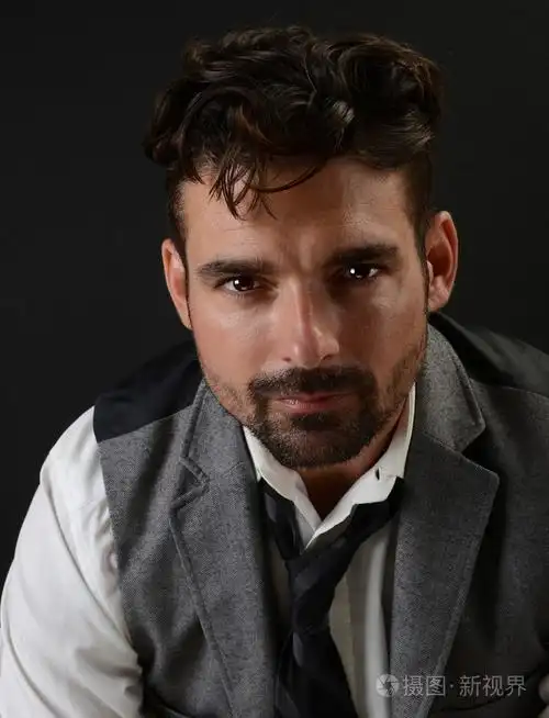 英俊的意大利人照片-正版商用图片1h7vq4-摄图新视界