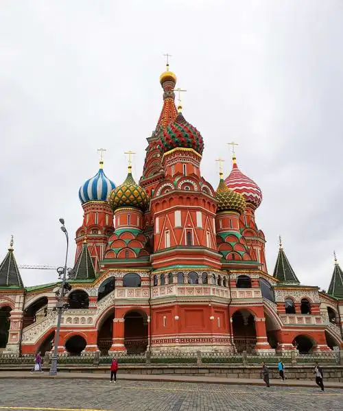 9个造型各异的洋葱头组成了俄罗斯最知名的标志建筑之一