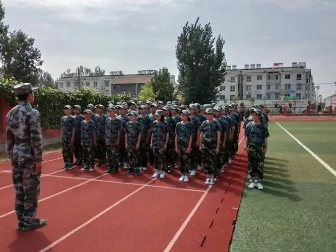 孟庄中学召开军训动员大会