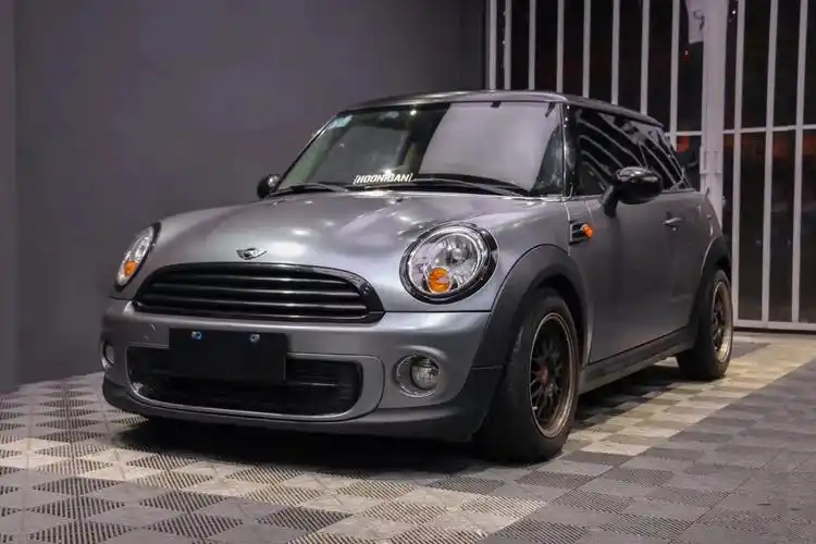 宝马mini电光钛灰