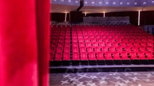 超酷!成都首个水上剧场开啦