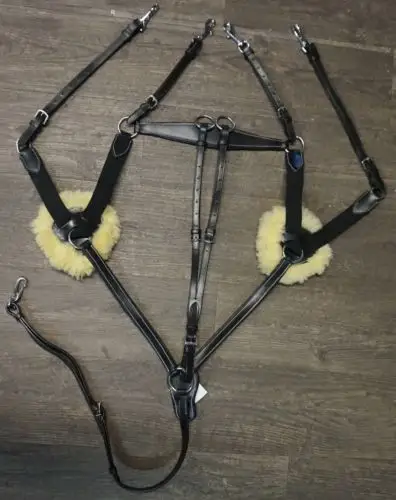 black leather horse size 5 point elastic breastpl