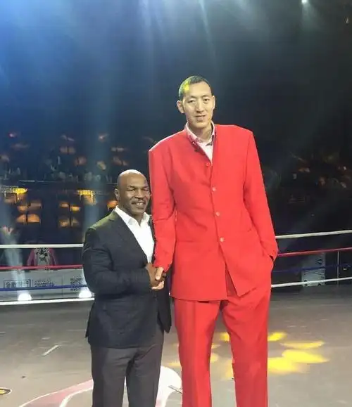 比姚明还高的孙明明,妻子比他矮49厘米,直言生活中很多事不方便