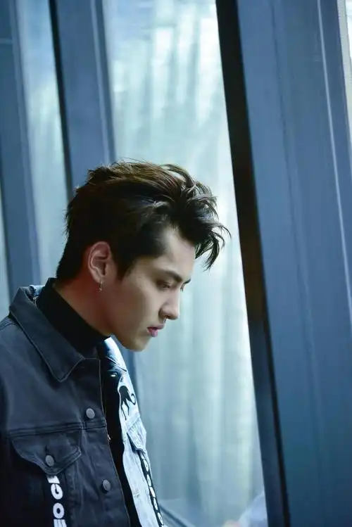 吴亦凡现身型男竞技场曝出绝帅大片