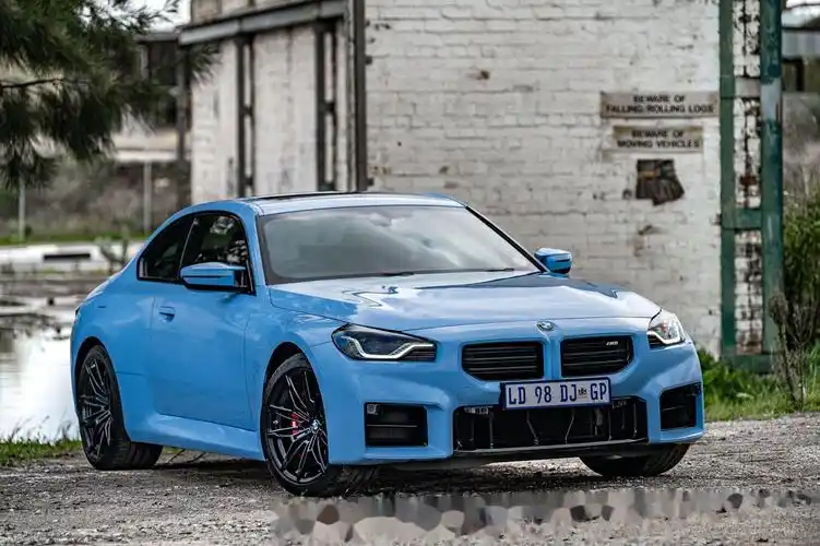 宝马南非近日发布了一组g87 m2的绝美大片,这台入门m power一经发布便