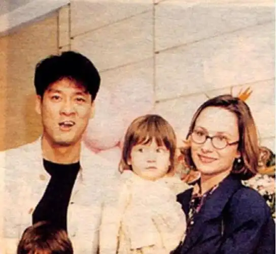 周华健与妻子合影似母子 曾患抑郁症原因曝光