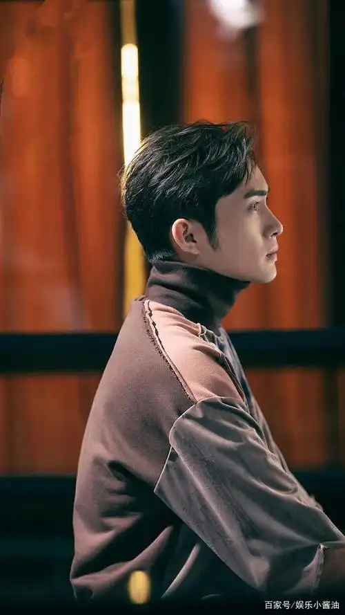 《司藤》张彬彬美图欣赏,他可能怎么也想不到,凭借一部网剧火了