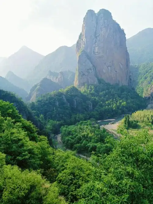 五一去了趟楠溪江石桅岩景区,提前感受了波夏日的舒适.