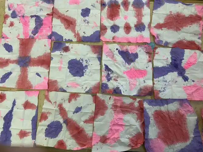 3.加深幼儿对晕染画的认识.