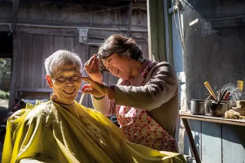 《乡村女理发师》-高帆杯"行走中国"全国摄影大展投稿区-大众摄影网