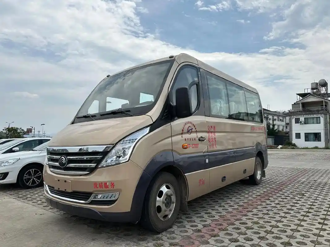 客车 #交通出行 #宇通 #9座商务车 #大巴车