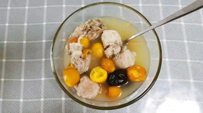 每日分享:凤眼果骨头汤,这汤极其鲜美,香浓如奶超级无敌好喝