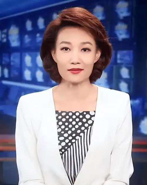 深扒之下终于知道央视主持人李梓萌为何46岁还不结婚了