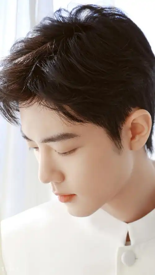 肖战玉骨遥#肖战的侧颜真的太绝了,棱角分明,五官精致,越放大越好看