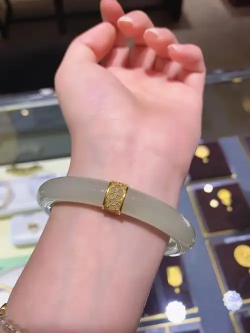 周大福国玉传承系列手镯