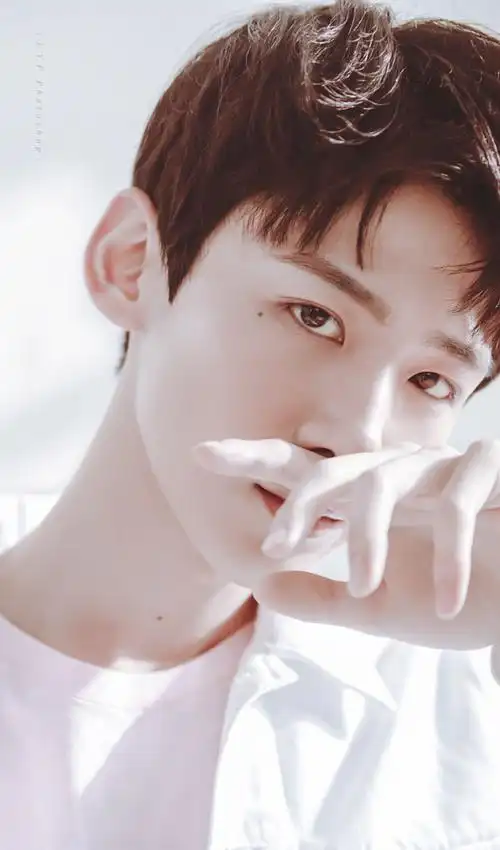 白敬亭 二十四小时3 cr:酱包就着热咖啡